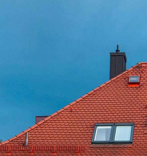 Snelle noodreparatie door dakdekker Almere bij stormschade
