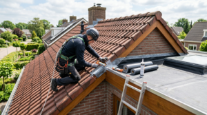 Professionele dakreparatie voor een waterdicht en duurzaam dak, uitgevoerd door ervaren dakdekkers.