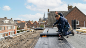 Plat dak vervangen in Haarlem: details over kosten, proces en materialen.